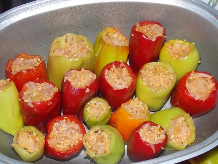 Перец, фаршированный пшеном, капустой и фаршем.: шаг 6