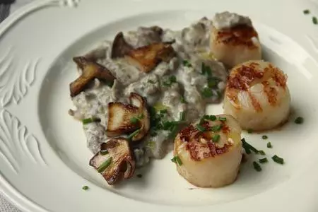 Гребешки с жареными грибами: шаг 3