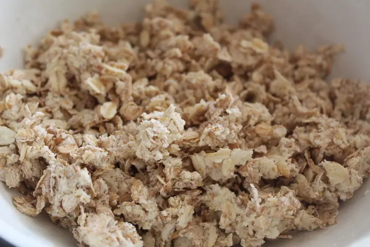 Сливовый пирог c овсяной крошкой: шаг 3