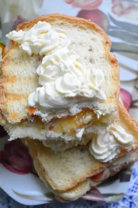 Сэндвич с джемом, бананом и творожной массой: шаг 6