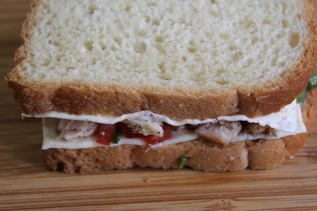 Горячий сэндвич с курицей, помидорами и сыром: шаг 3