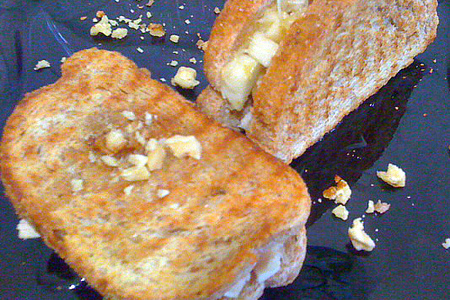 Сэндвич с куриным филе, сыром, яблоками и орехами: шаг 3