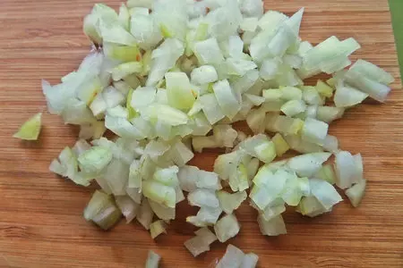 Бутерброды свекольные с сыром бри и килькой: шаг 2
