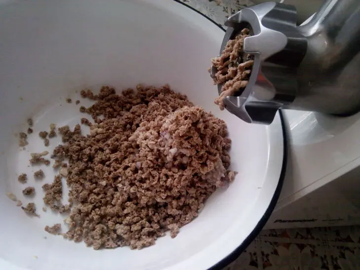 Закуска из мясного фарша с запеченным картофелем.: шаг 1