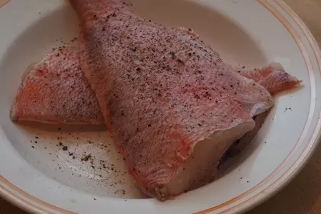 Окунь на гриле  с соусом и овощами: шаг 2