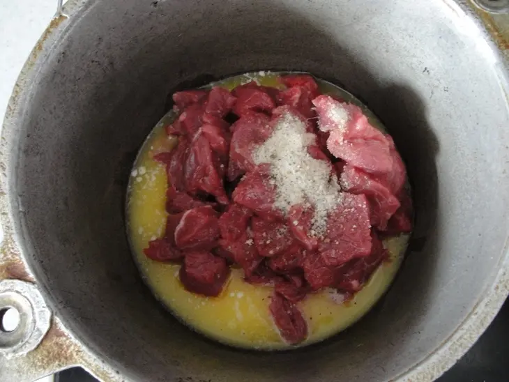 Вкусное тушеное мясо "проще простого": шаг 2