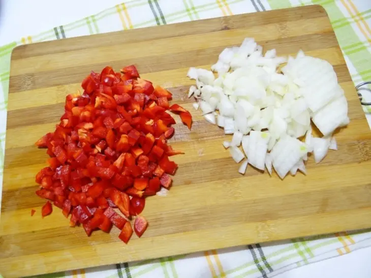 Баклажан, фаршированный гречкой и овощами: шаг 4