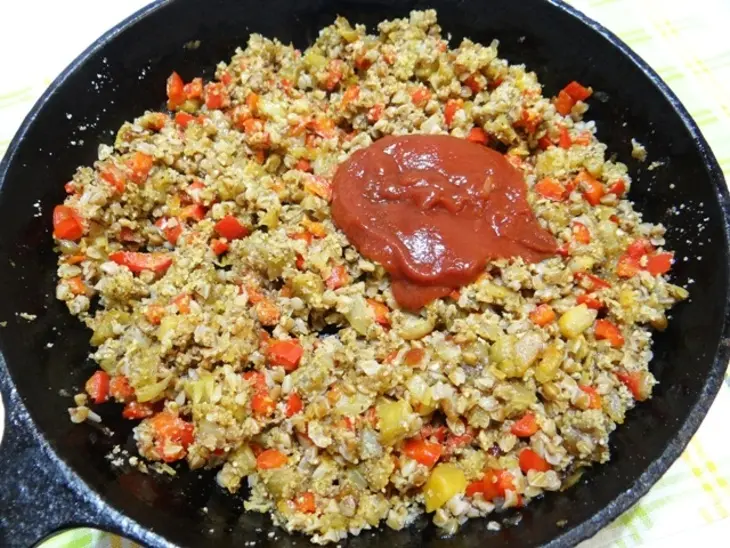 Баклажан, фаршированный гречкой и овощами: шаг 14
