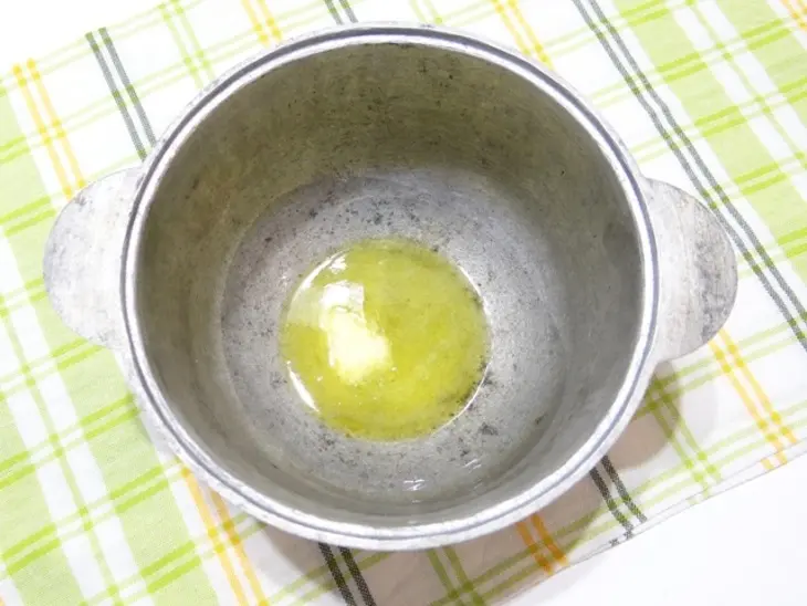 Молочная рисовая каша с запеченными сливами: шаг 1
