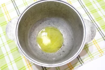Молочная рисовая каша с запеченными сливами: шаг 1