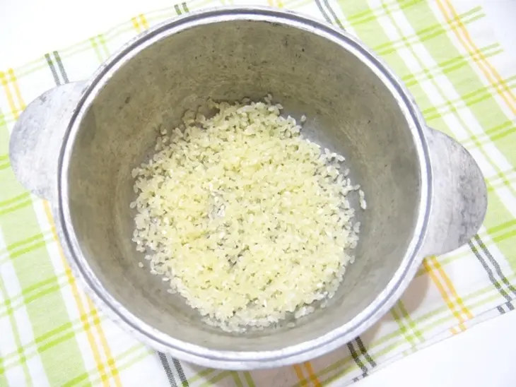 Молочная рисовая каша с запеченными сливами: шаг 3
