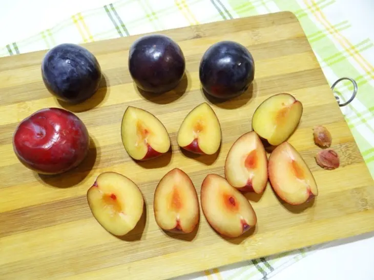 Молочная рисовая каша с запеченными сливами: шаг 7