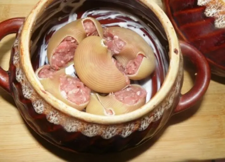 Ленивые "пельмени" в горшочках: шаг 3