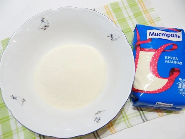 Ливанский манный пирог с куркумой: шаг 1
