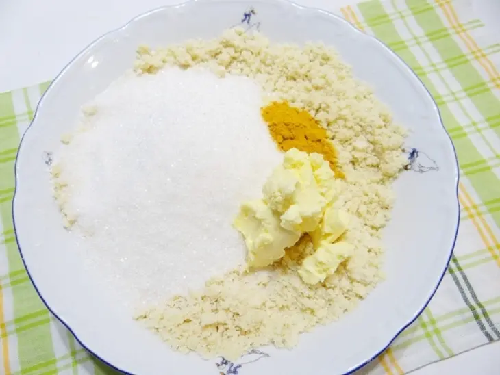 Ливанский манный пирог с куркумой: шаг 3