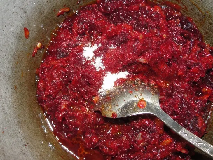 Свекольная икра "дешево и вкусно": шаг 5