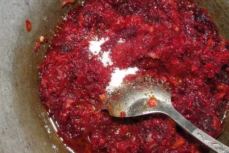 Свекольная икра "дешево и вкусно": шаг 5
