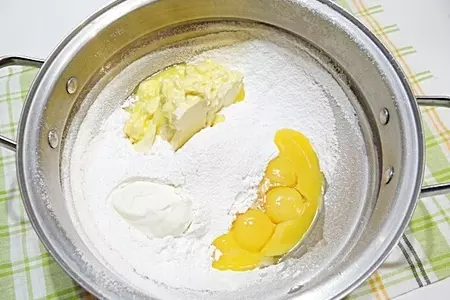 Яблочный пирог с песочным и бисквитным тестом: шаг 6