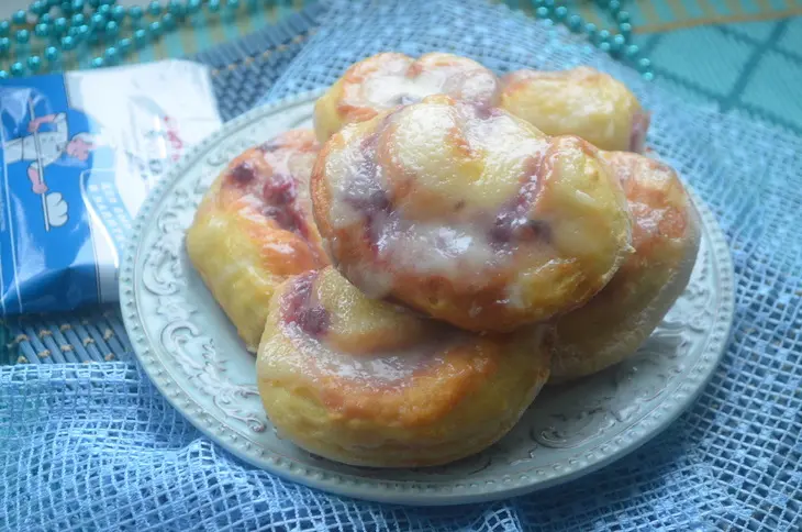 Булочки бруснично-малиновые с кремом: шаг 9