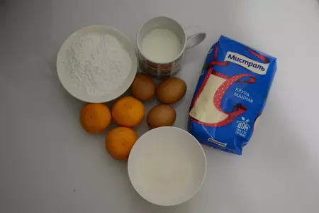 Панкейки с манной крупой и клубникой: шаг 1