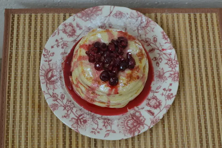Панкейки с манной крупой и клубникой: шаг 8