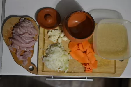 Запеченный рис с курицей в горшочках: шаг 3