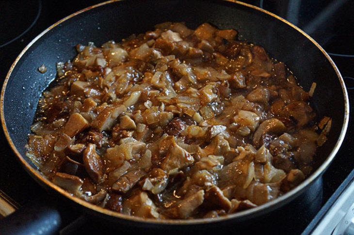 Теплый картофельный салат с грибами: шаг 1