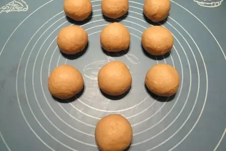 Булочки "шишки" с ореховой начинкой: шаг 5