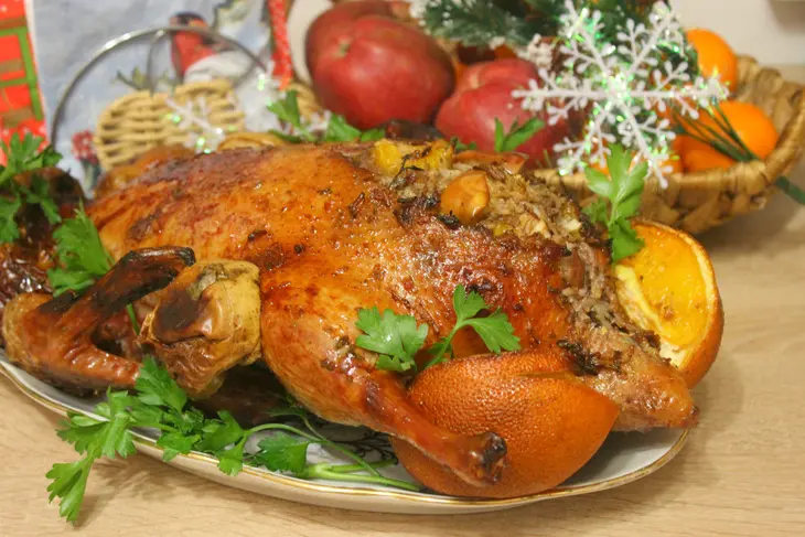 Запеченная утка, фаршированная рисом басмати и фруктами: шаг 12