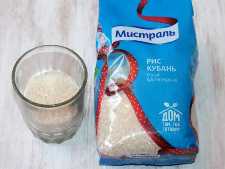 Куриный салат с орехами и черносливом: шаг 2