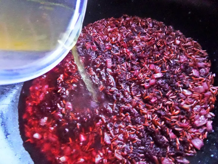 Красный рис со свёклой,сыром и рыбой: шаг 6