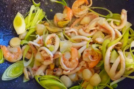 Китайская лапша вок с морепродуктами: шаг 4