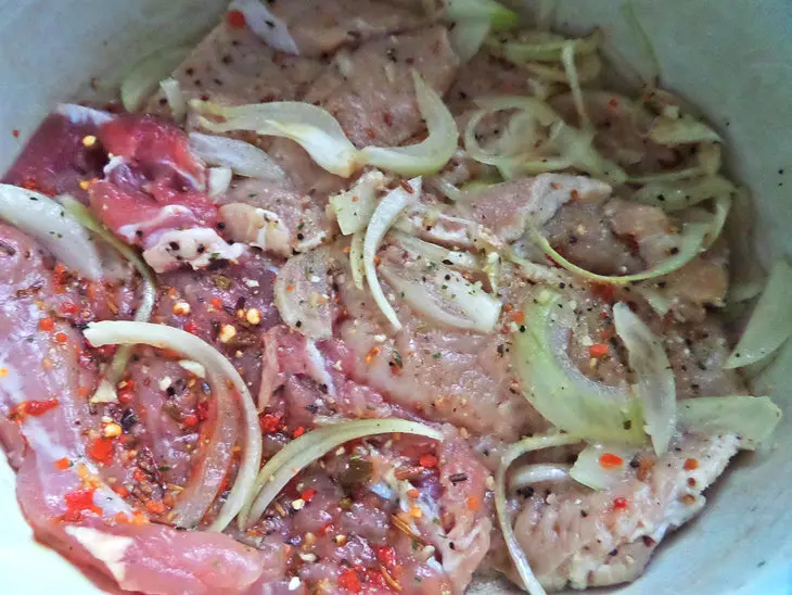 Свиные рулетики с черносливом+чечевица с булгуром: шаг 1
