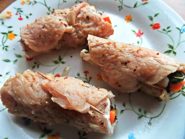 Свиные рулетики с черносливом+чечевица с булгуром: шаг 4