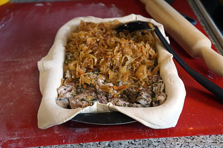 Пирог с рыбой и квашеной капустой: шаг 1