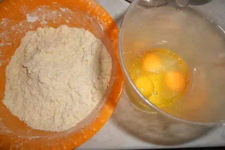 Тертый пирог с вишней: шаг 2