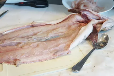 Фаршированная гречкой и грибами щука: шаг 3