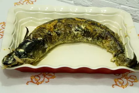 Фаршированная гречкой и грибами щука: шаг 9