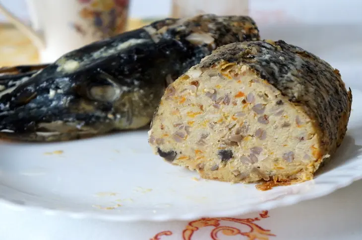 Фаршированная гречкой и грибами щука: шаг 10