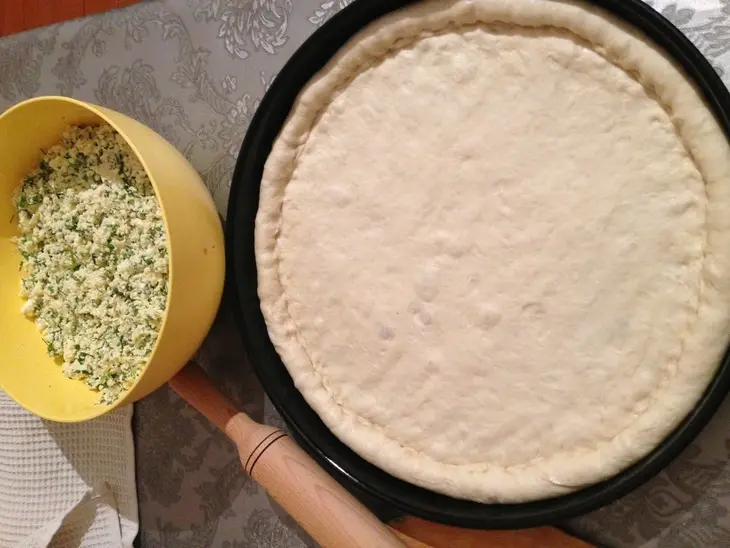 Открытый пирог с творогом и зеленью: шаг 3
