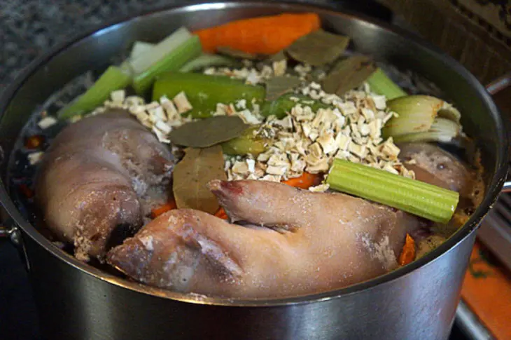 Свиные ножки с капустой: шаг 1