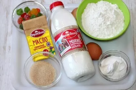 Пасхальный кулич на сметане с изюмом и цукатами: шаг 1