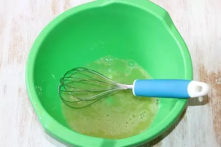 Пасхальный кулич на сметане с изюмом и цукатами: шаг 7
