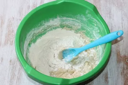 Пасхальный кулич на сметане с изюмом и цукатами: шаг 9