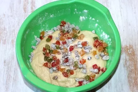 Пасхальный кулич на сметане с изюмом и цукатами: шаг 12