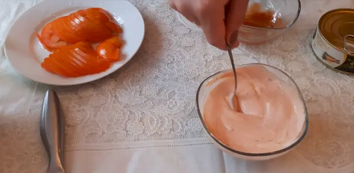 Бутерброды со шпротами: шаг 3