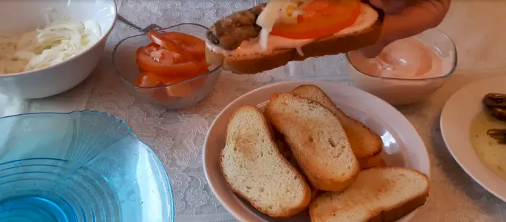 Бутерброды со шпротами: шаг 4