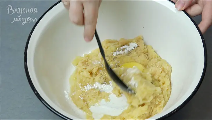 Нежные картофельные драники без муки: шаг 2