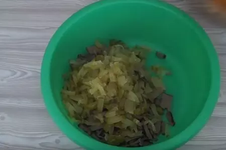 Печеночный салат - вкуснейший салат из печени: шаг 3