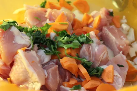 Праздничное жаркое с курицей: шаг 1